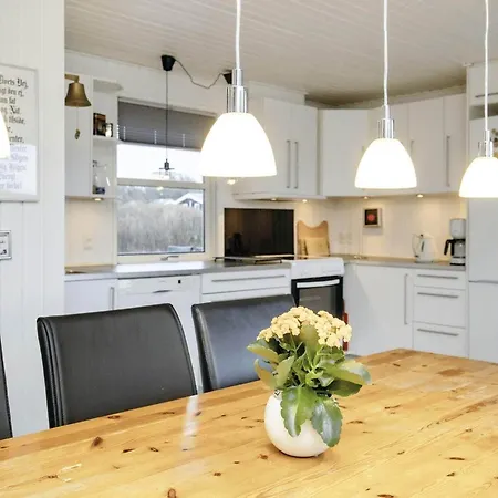 6 Person In Lokken-by Traum *